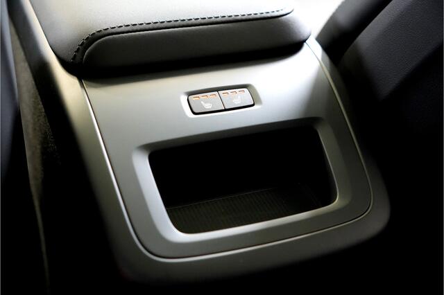 Volvo XC60 2.0 T8 AWD 335kW/456pk Aut8 Recharge Ultra Bright Executive LUCHTVERING + BOWERS&WILKINS + EL.TREKHAAK + PANORAMADAK + BLIS + HEAD-UP + PILOT ASSIST + STOELVERWARMING/-VENTILATIE/-MASSAGE + ADAPT.CRUISE + 360 CAMERA + STUURVERWARMING + 21" LM-VELGEN!