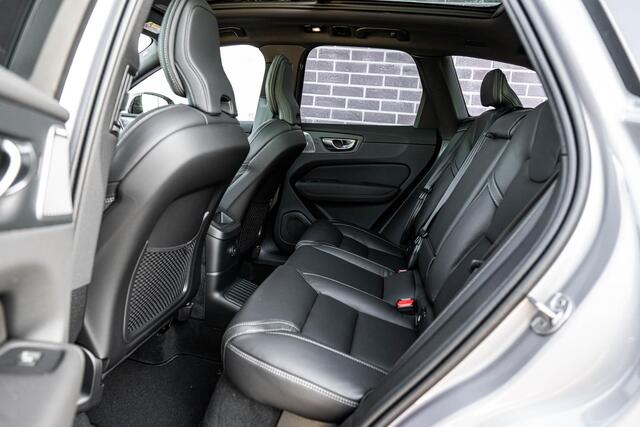 Volvo XC60 T8 Plug-in hybrid AWD Ultra Dark Exec. Ed. | Google | Long Range | Bowers & Wilkins Audio | Luchtvering | Gelamineerd Zijruiten Rondom | Stoelmassage & Ventilatie | Getint Glas | LED Koplampen | Stoel-/Stuurverwarming | Dodehoekdetectie | Keyless | Zitver