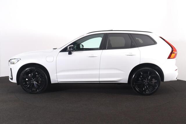 Volvo XC60 T6 Recharge AWD Plus Black Edition - Panorama/schuifdak - IntelliSafe Assist & Surround - Harman/Kardon audio - Parkeercamera achter - Verwarmde voorstoelen, stuur & achterbank - Parkeersensoren voor & achter - Elektr. bedienb. voorstoelen met geheugen -