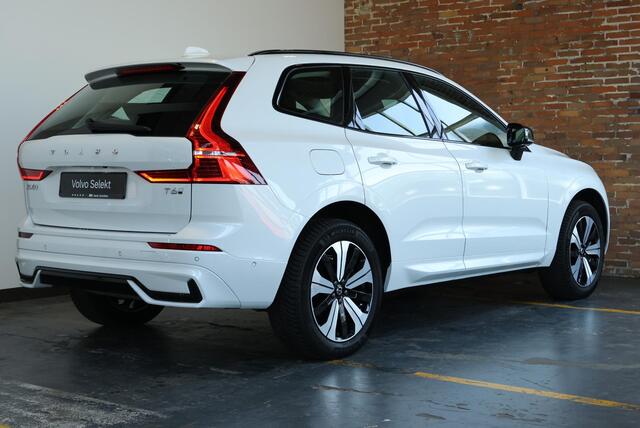 Volvo XC60 T6 Plug-in hybrid AWD Plus Dark | Elektrisch glazen panorama-dak | Rondomzicht camera | Trekhaak elektrisch uitklapbaar | Elektrisch verstelbare voorstoelen met geheugen | Adaptieve cruise control | Google services | Apple Carplay & Android Auto | Dodehoe