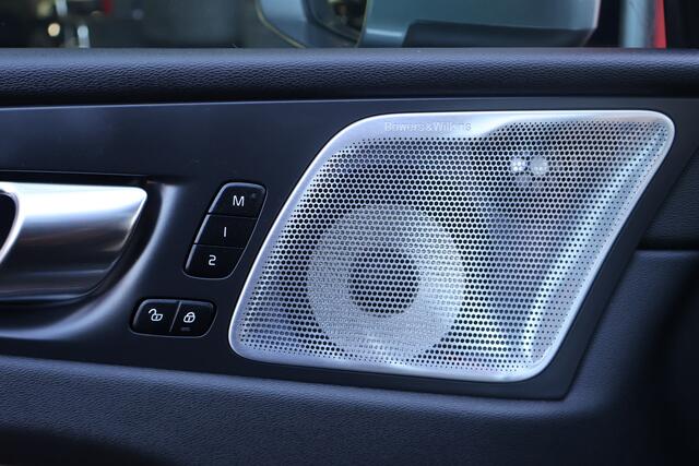 Volvo XC60 2.0 Recharge T6 AWD Inscription | Luchtvering | Panoramadak | ACC | HUD | Bowers&Wilkins | 360* Camera |