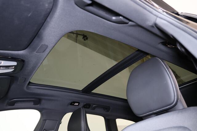 Volvo XC60 T6 Recharge AWD R-Design - LONG RANGE - Panorama/schuifdak - IntelliSafe Assist - Harman/Kardon audio - Adaptieve LED koplampen - Parkeercamera achter - Verwarmde voorstoelen, stuur & achterbank - Parkeersensoren voor & achter - Elektr. bedienb. voorstoel