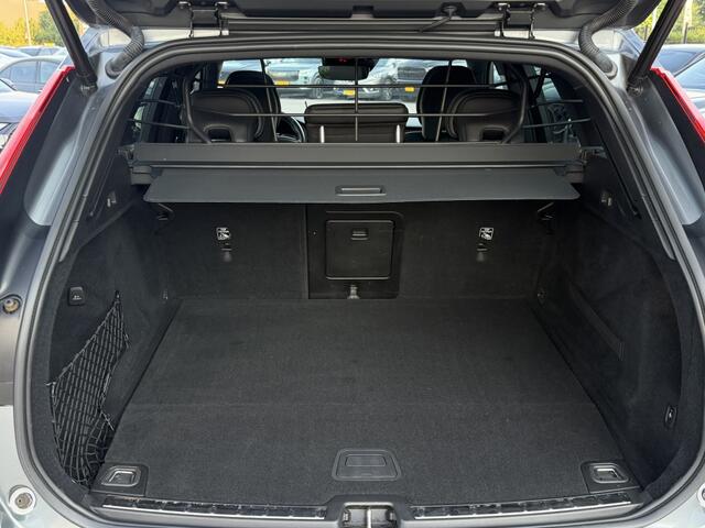 Volvo XC60 2.0 T8 Twin Engine AWD R-Design | Pano | Elec Trekhaak | Camera |