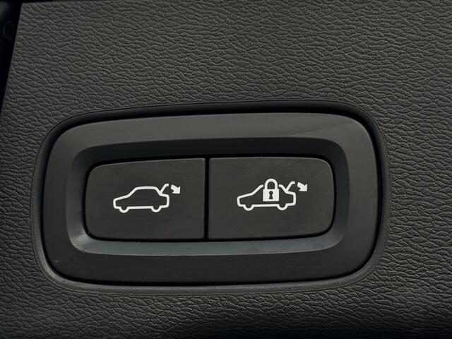 Volvo XC60 2.0 T8 Twin Engine AWD R-Design | Pano | Elec Trekhaak | Camera |
