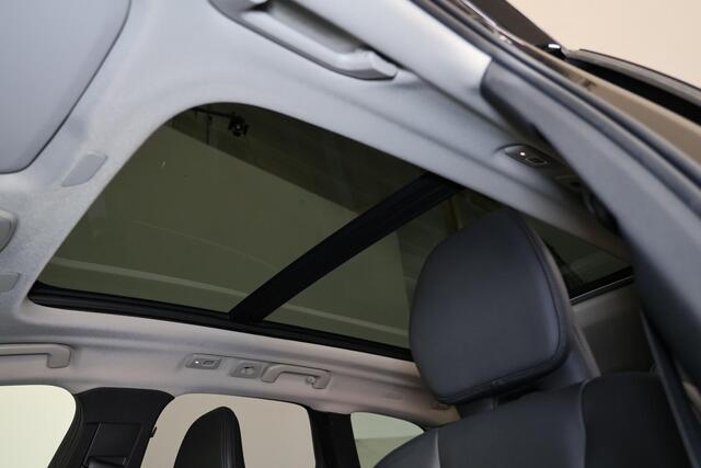Volvo XC60 Recharge T8 AWD Inscription - Panorama/schuifdak - IntelliSafe Assist - Harman/Kardon audio - Adaptieve LED koplampen - Parkeercamera achter - Verwarmde voorstoelen & stuur - Parkeersensoren voor & achter - Elektr. bedienb. voorstoelen met geheugen - Draa