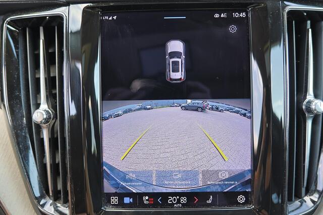 Volvo XC60 Recharge T8 AWD Inscription - Panorama/schuifdak - IntelliSafe Assist - Harman/Kardon audio - Adaptieve LED koplampen - Parkeercamera achter - Verwarmde voorstoelen & stuur - Parkeersensoren voor & achter - Elektr. bedienb. voorstoelen met geheugen - Draa