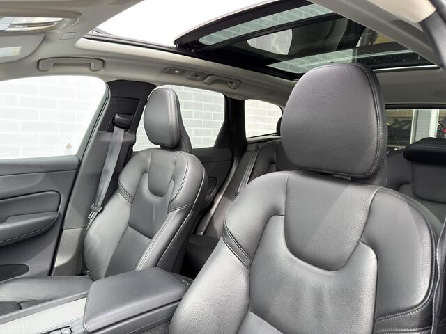 Volvo XC60 2.0 T8 Plug-in hybrid AWD Ultimate Bright | Long Range | Schuif-/Kanteldak | 360 Camera | Adaptieve Cruise Control | Head-Up Display | Stoel-/Stuurverwarming | Getint Glas | Harman Kardon Audio | BLIS |