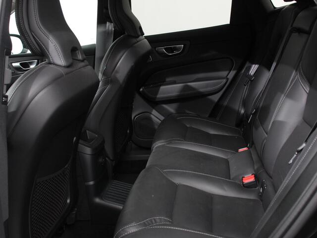 Volvo XC60 2.0 T6 Plug-in hybrid AWD Ultimate Dark Luchtvering Electrisch Panorama dak Google Services Dab Camera Half Leder Seat Comfort Pack