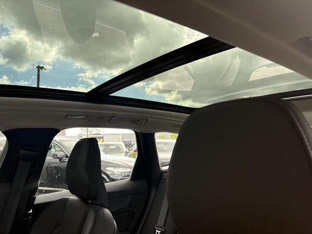 Volvo XC60 2.0 T6 Plug-in hybrid AWD Ultra Dark | SOH:100% | Trekhaak | Luchtvering | 360° Camera | Harman/Kardon | Power Seats | Memory | Adaptieve Cruise | Panoramadak | Head-up Display | Keyless entry/start |