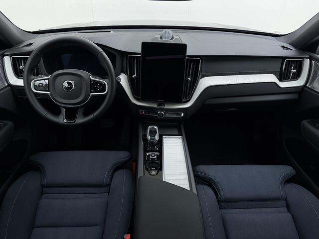 Volvo XC60 T6 350pk AWD Ultra Dark / Luchtvering / Bowers en Wilkins audio / Navy Herringbone bekleding / HUD / Panorama dak /