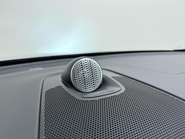 Volvo XC60 T6 350pk AWD Ultra Dark / Luchtvering / Bowers en Wilkins audio / Navy Herringbone bekleding / HUD / Panorama dak /