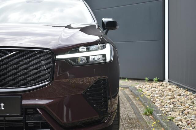 Volvo XC60 T6 Plug-in Hybrid Ultra Dark | Luchtvering | Trekhaak | Verwarmbare voorstoelen en achterbank | Premium audio by Harman Kardon | Keyless | Verwarmbaar stuurwiel |