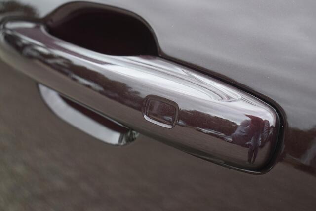Volvo XC60 T6 Plug-in Hybrid Ultra Dark | Luchtvering | Trekhaak | Verwarmbare voorstoelen en achterbank | Premium audio by Harman Kardon | Keyless | Verwarmbaar stuurwiel |