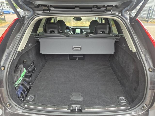 Volvo XC60 2.0 T8 Plug-in hybrid AWD Ultimate Dark Panodak/360Cam/Head-Up/ACC/BLIS etc.