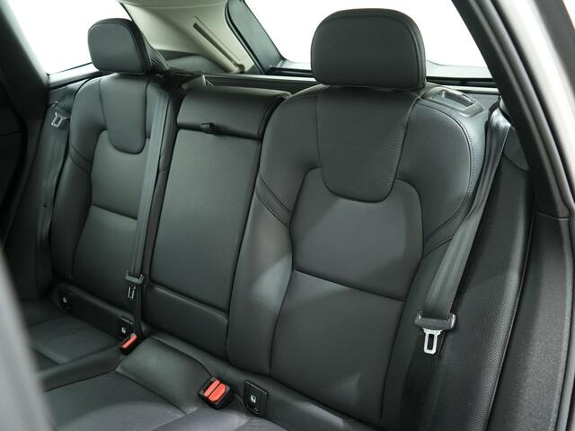 Volvo XC60 2.0 B5 250PK INSCRIPTION | Trekhaak | Pilot assist |