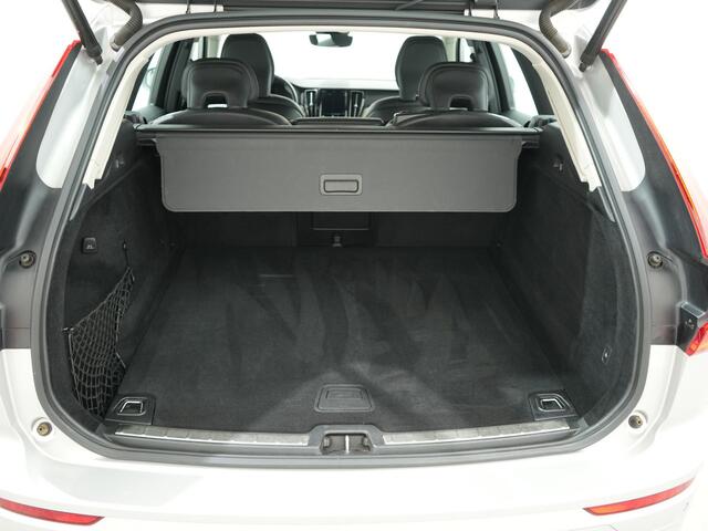 Volvo XC60 2.0 B5 250PK INSCRIPTION | Trekhaak | Pilot assist |