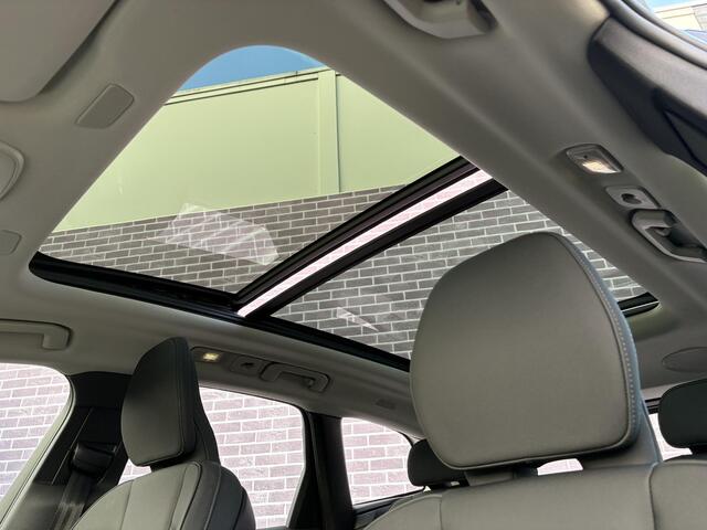 Volvo XC60 2.0 T6 Plug-in hybrid AWD Ultra Dark | Head-up Display | Full-Led | Schuif-/Kanteldak | Adaptieve Cruise Control | Trekhaak | BLIS | 360 Camera | Stoel-/Stuurverwarming | 20" |