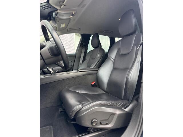 Volvo XC60 2.0 T5 Momentum Pro | Trekhaak | Leer | Stoelverwarming | Parkeercamera | Parkeersensoren V+A | Zittingverlengers |