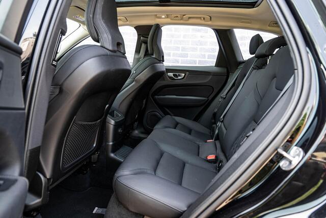 Volvo XC60 2.0 T6 Plug-in hybrid AWD Ultra Dark | Stoel-/Stuurverwarming | Getint Glas | Head-up Display | Adaptieve Cruise Control | Luchtvering | Trekhaak | BLIS |