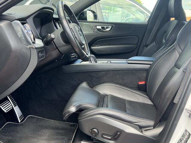 Volvo XC60 2.0 T8 392 pk Recharge AWD R-Design Navigatie Nappa Leer Stoelkoeling Trekhaak 360 Camera 21 Inch Standkachel Head-Up Pilot Assist Stoel + Stuurverwarming Panoramadak Plug in Hybride