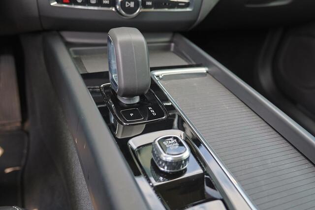 Volvo XC60 T6 Recharge AWD Core - IntelliSafe Assist & Surround - 360º Camera - Harman/Kardon audio - Verwarmde voorstoelen, stuur & achterbank - Parkeersensoren voor & achter - Draadloze tel. lader - 18' LMV