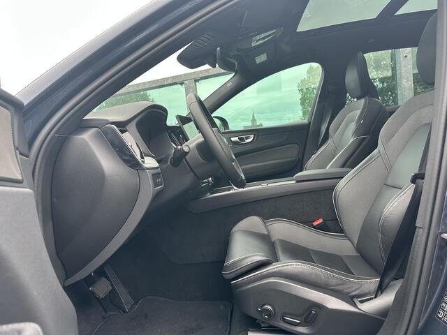 Volvo XC60 2.0 T6 Plug-in hybrid AWD Plus Black Edition / Trekhaak / Pano. dak / Head-up display / Harman Kardon / 360 camera / Seat memory / Elek. verstelbare stoelen / Voor+achter+stuur verwarmd /