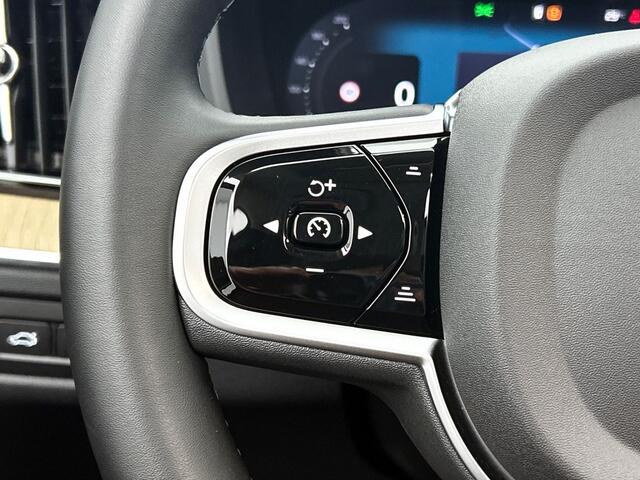 Volvo XC60 Plus Dark Recharge Plug-In Hybrid AWD