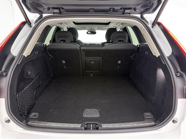 Volvo XC60 T6 Plug-in hybrid AWD Ultra / Head up display / 21" Velgen / Harman en Kardon audio / Panorama dak /