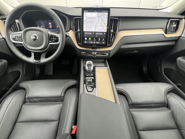 Volvo XC60 2.0 T8 455 pk AWD Ultra Bright Facelift model 2026 ! Trekhaak Bowers Wilkins Comfortstoelen Nappa leer + Massage + Ventilatie 360 Camera Panoramadak 20 Inch Velgen Pilot Assist ACC BLIS Apple Carplay Android Auto Full Led Ram Vol Opties en in Nieuwstaat !