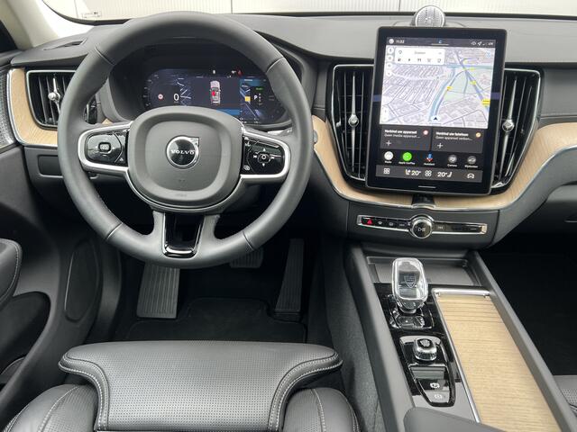 Volvo XC60 2.0 T8 455 pk AWD Ultra Bright Facelift model 2026 ! Trekhaak Bowers Wilkins Comfortstoelen Nappa leer + Massage + Ventilatie 360 Camera Panoramadak 20 Inch Velgen Pilot Assist ACC BLIS Apple Carplay Android Auto Full Led Ram Vol Opties en in Nieuwstaat !