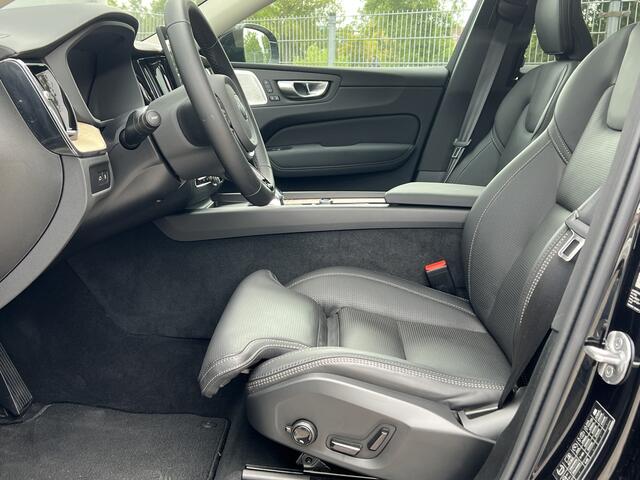 Volvo XC60 2.0 T8 455 pk AWD Ultra Bright Facelift model 2026 ! Trekhaak Bowers Wilkins Comfortstoelen Nappa leer + Massage + Ventilatie 360 Camera Panoramadak 20 Inch Velgen Pilot Assist ACC BLIS Apple Carplay Android Auto Full Led Ram Vol Opties en in Nieuwstaat !