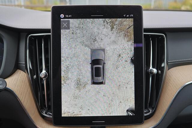 Volvo XC60 T6 Recharge AWD Ultra Dark - Panorama/schuifdak - Luchtvering - IntelliSafe Assist & Surround - 360º Camera - Harman Kardon audio - Adaptieve LED koplampen - Verwarmde voorstoelen, stuur & achterbank - Parkeersensoren voor & achter - Elektr. bedienb. voor