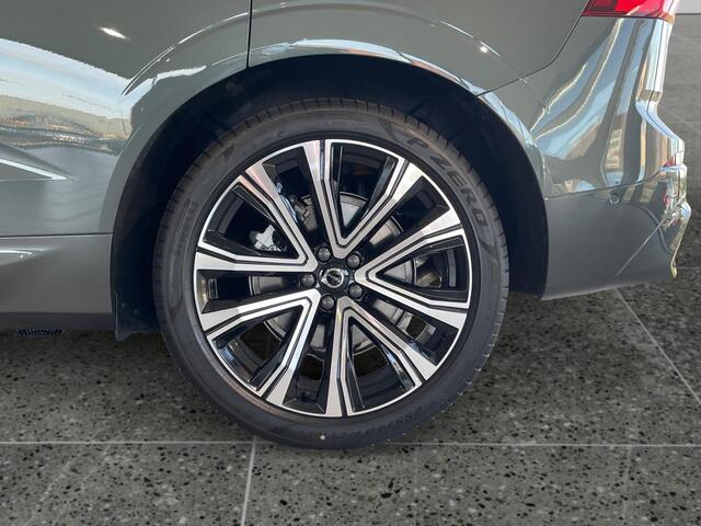 Volvo XC60 T6 Plug-in hybrid AWD Ultra Dark | 21" 5-V Spoke Black Diamond | Luchtvering | Extra getint glas achter