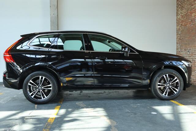 Volvo XC60 2.0 T5 Momentum | Trekhaak | Keyless Entry | Achteruitrijcamera | Stoelverwarming | 19" Lichtmetalen Wielen |