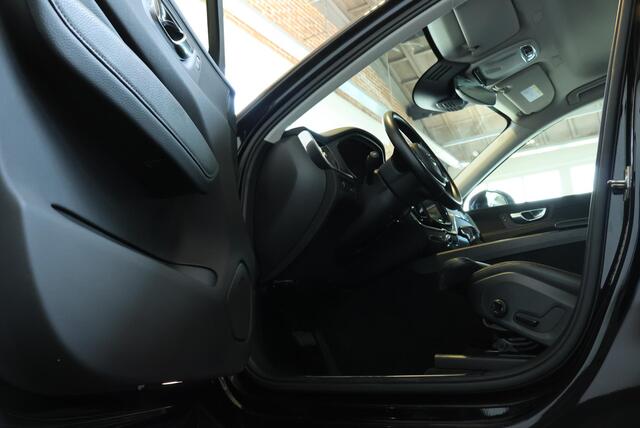 Volvo XC60 2.0 T5 Momentum | Trekhaak | Keyless Entry | Achteruitrijcamera | Stoelverwarming | 19" Lichtmetalen Wielen |