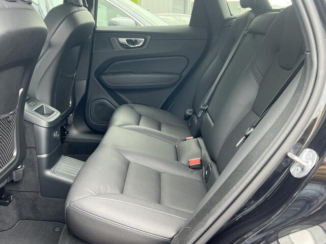 Volvo XC60 2.0 T8 455 Pk AWD Plus Dark 2.0 T8 455 Pk AWD Plus Dark Navigatie Trekhaak Panoramdak Elek Comfortstoelen Leder Full Led Harman Kardon Blis Pilot Assist Acc Getint Glas Plug-in hybrid