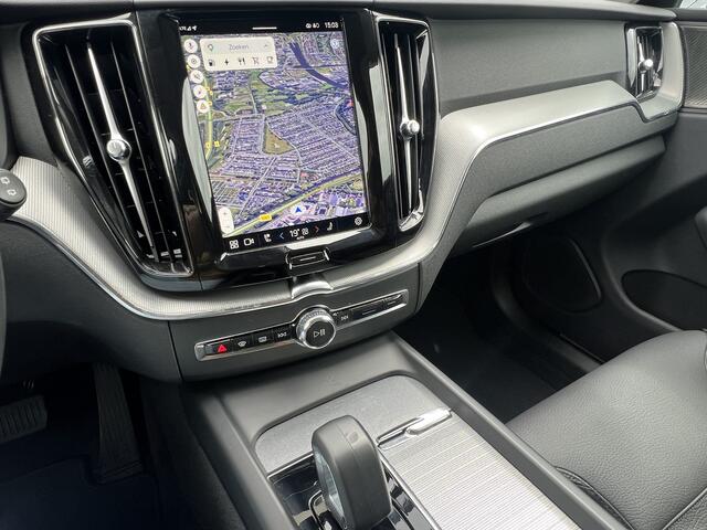 Volvo XC60 2.0 T8 455 Pk AWD Plus Dark 2.0 T8 455 Pk AWD Plus Dark Navigatie Trekhaak Panoramdak Elek Comfortstoelen Leder Full Led Harman Kardon Blis Pilot Assist Acc Getint Glas Plug-in hybrid