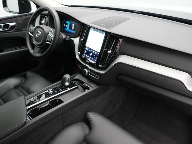 Volvo XC60 T6 PHEV AWD R-Design 350pk Dealer O.H | Trekhaak Af Fabriek | Panodak | Adaptive Cruise | Harman / Kardon | Camera | Lederen Sportstoelen Memory & Verwarmd | Keyless | Apple Carplay | Pilot Assist | Google Assistant & Maps | Stuurverwarming | Virtual | Na