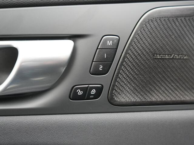 Volvo XC60 T6 PHEV AWD R-Design 350pk Dealer O.H | Trekhaak Af Fabriek | Panodak | Adaptive Cruise | Harman / Kardon | Camera | Lederen Sportstoelen Memory & Verwarmd | Keyless | Apple Carplay | Pilot Assist | Google Assistant & Maps | Stuurverwarming | Virtual | Na