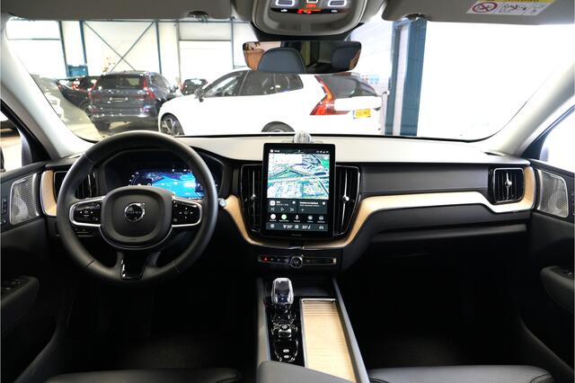 Volvo XC60 2.0 T6 AWD 335kW/399pk Aut8 Recharge Ultra Bright Executive LUCHTVERING + BOWERS&WILKINS + MATRIX LED + PANORAMADAK + BLIS + HEAD-UP + PILOT ASSIST + STOELVERWARMING/-VENTILATIE/-MASSAGE + ADAPT.CRUISE + 360 CAMERA + STUURVERWARMING + 21" LM-VELGEN!