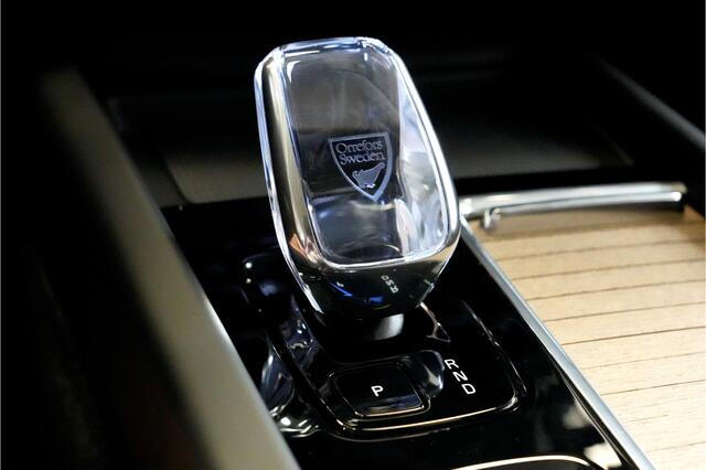 Volvo XC60 2.0 T6 AWD 293kW/399pk Aut8 Plug-in hybrid Plus Bright PANORAMADAK + HARMAN/KARDON + 360 CAMERA + HEAD-UP + BLIS + LANE ASSIST + STOEL-&STUURVERWARMING + ADAPT.CRUISE + PILOT ASSIST + MATRIX LED + KEYLESS ENTRY&GO + PARKSENSOREN V&A + 19" LM-VELGEN!!