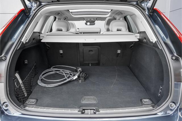 Volvo XC60 2.0 T8 Plug-in hybrid AWD Plus Bright Luchtvering Pano Elek Trekhaak 360°