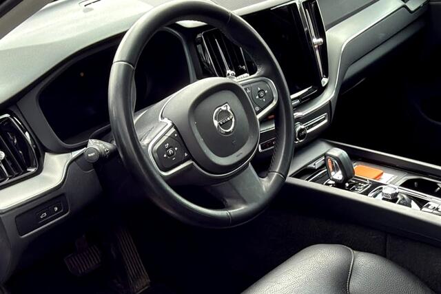 Volvo XC60 2.0 T6 Plug-in hybrid AWD 293kW/399pk Aut8 Long Range Bright PANORAMADAK + LEDER + ADAPT.CRUISE + PILOT ASSIST STOELVERWARMING V&A + STUURVERWARMING + GOOGLE NAVIGATIE&SERVICES + EL.TREKHAAK + CAMERA + PARKSENSOREN + 18" LM-VELGEN!!