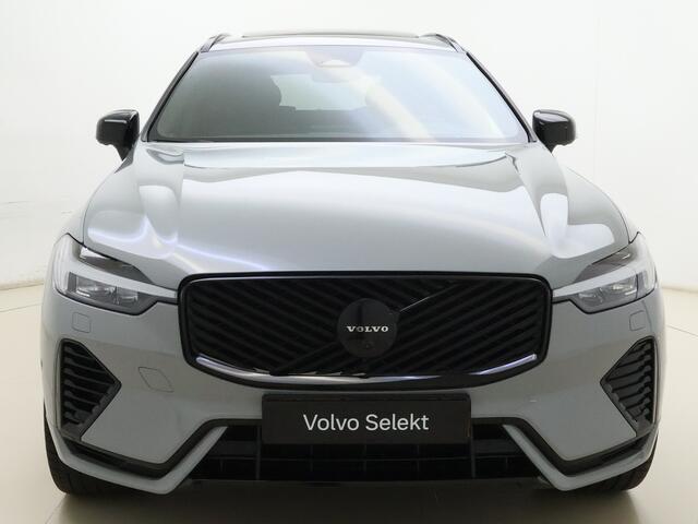 Volvo XC60 T6 350pk Ultra Black Edition / Luchtvering / Contourstoelen / Panorama dak / HUD / 360 graden camera /