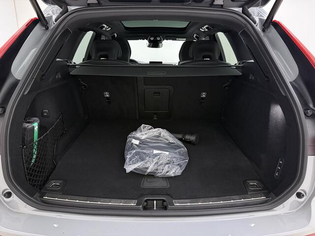 Volvo XC60 T6 350pk Ultra Black Edition / Luchtvering / Contourstoelen / Panorama dak / HUD / 360 graden camera /