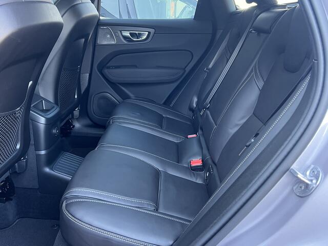 Volvo XC60 2.0 T8 455 Pk AWD Ultra Bright Facelift model 2026 ! Trekhaak Luchtvering Bowers Wilkins Comfortstoelen Nappa leer + Massage + Ventilatie 360 Camera Panoramadak 21 Inch Velgen Pilot Assist ACC BLIS Apple Carplay Android Au Vol Opties en in Nieuwstaat ! Lo