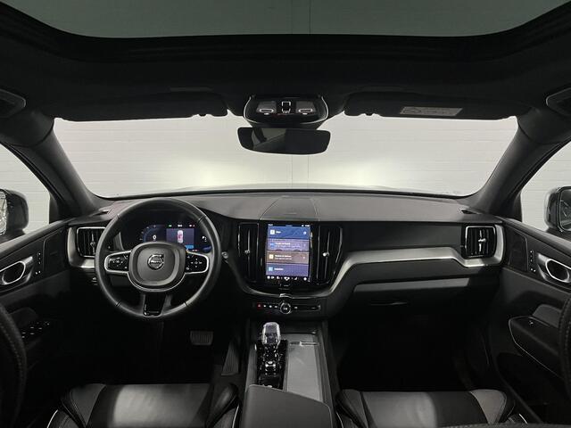 Volvo XC60 2.0 T8 Plug-in hybrid AWD Plus Dark Luchtvering | Trekhaak | Adapt. cruise | Open dak | 360 camera | Harman/Kardon | Stuur-/Stoelverwarming