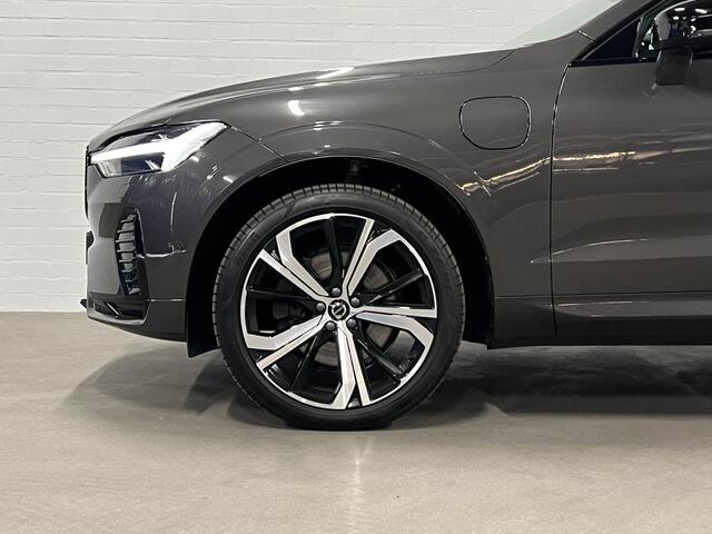 Volvo XC60 2.0 T8 Plug-in hybrid AWD Plus Dark Luchtvering | Trekhaak | Adapt. cruise | Open dak | 360 camera | Harman/Kardon | Stuur-/Stoelverwarming