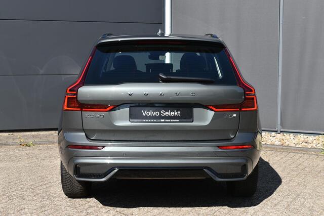 Volvo XC60 T6 Plug-in hybrid AWD Plus Dark | Panoramadak | Trekhaak | Head up display | 360 graden camera | Premium audio by Harman Kardon | Verwarmbare voorstoelen stuurwiel en achterbank
