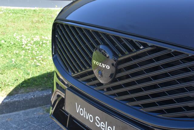 Volvo XC60 T6 350PK Automaat Plug-in hybrid AWD Ultra Black Edition HUD | Luchtvering | Trekhaak | 360 Camera | H&K | 21"LMV | Stoelverwarming | Panodak